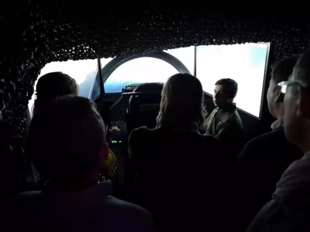 Comité de direction dans cockpit simulateur de vol
