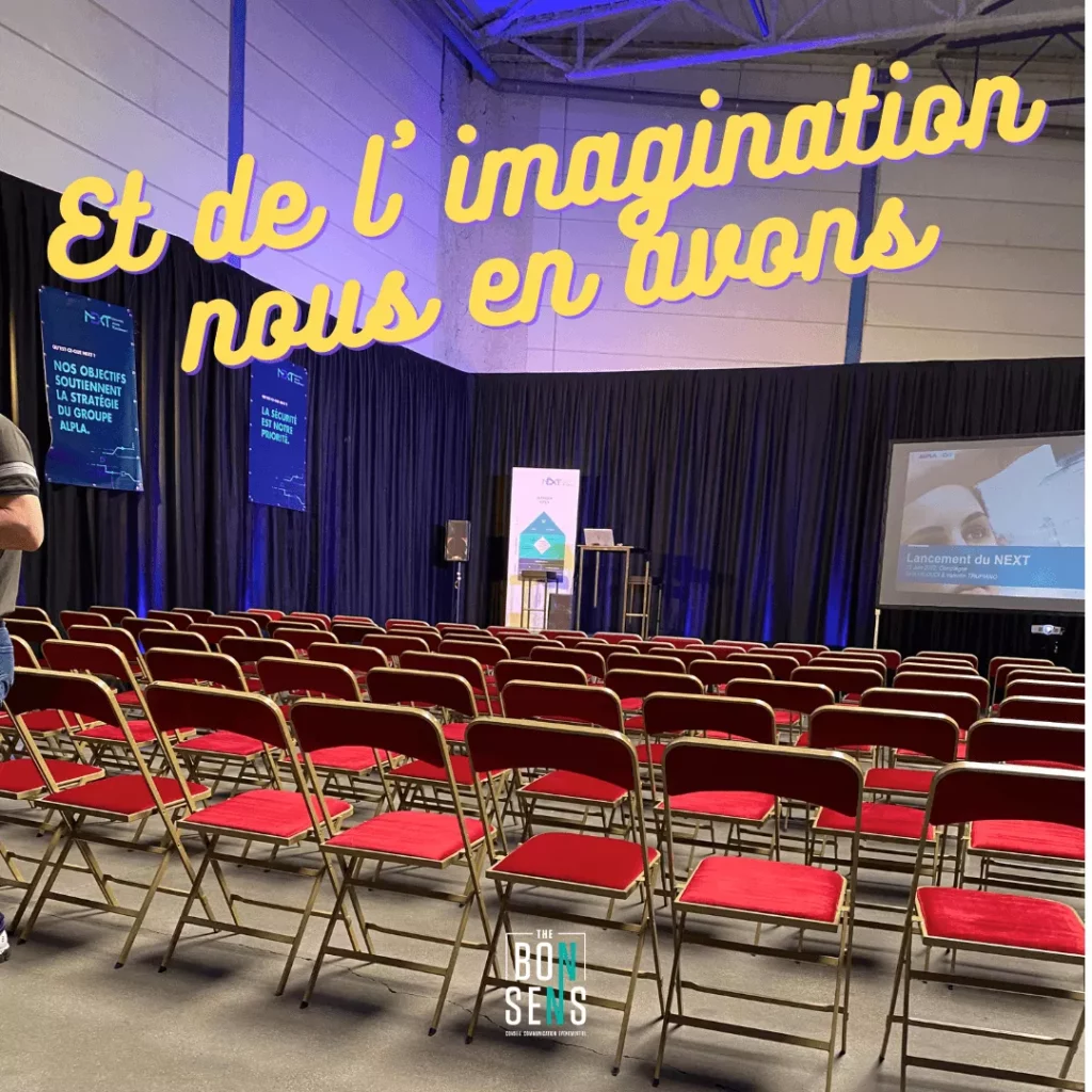 Chaises de l'espace de réunion dans entrepot euroflaco